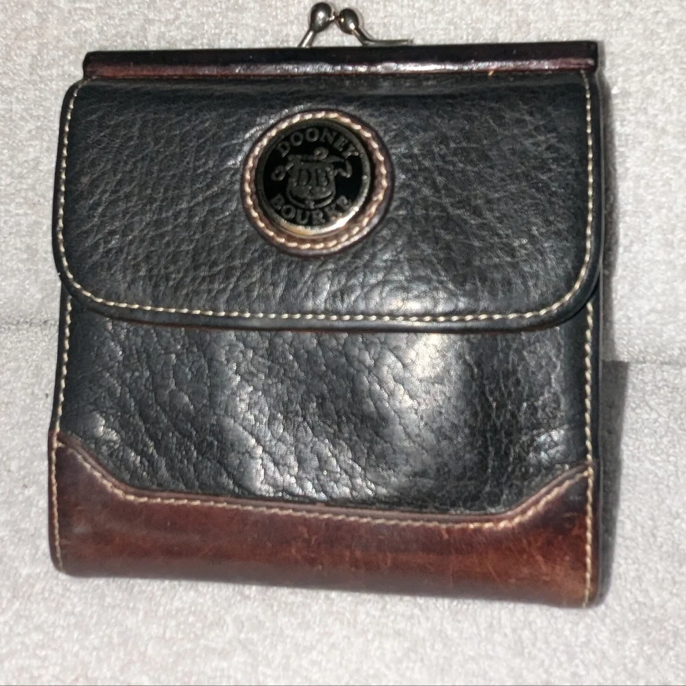 Vintage Dooney and Bourke billfold kisslock wallet